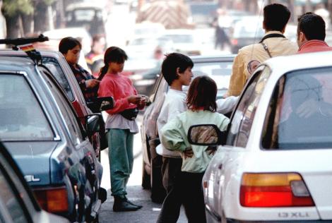 Συγκρίνετε τις εικόνες που βρίσκονται αριστερά με τις εικόνες που βρίσκονται δεξιά 